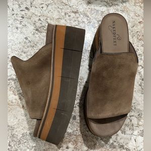 Naked Feet flow platform sandal